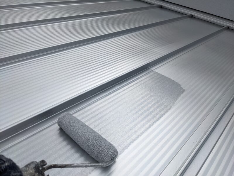 ガルバリウム鋼板　シルバー屋根塗装